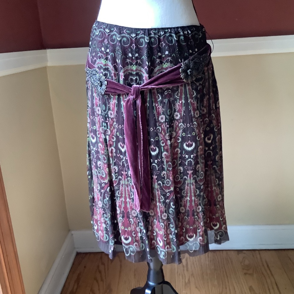 Vintage Elie Tahari skirt with velvet belt with metal hardware